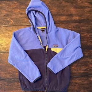 Patagonia micro-D zip up hoodie. Size small (7-8). Lightweight fleece jacket.
